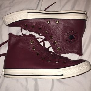 Maroon converse